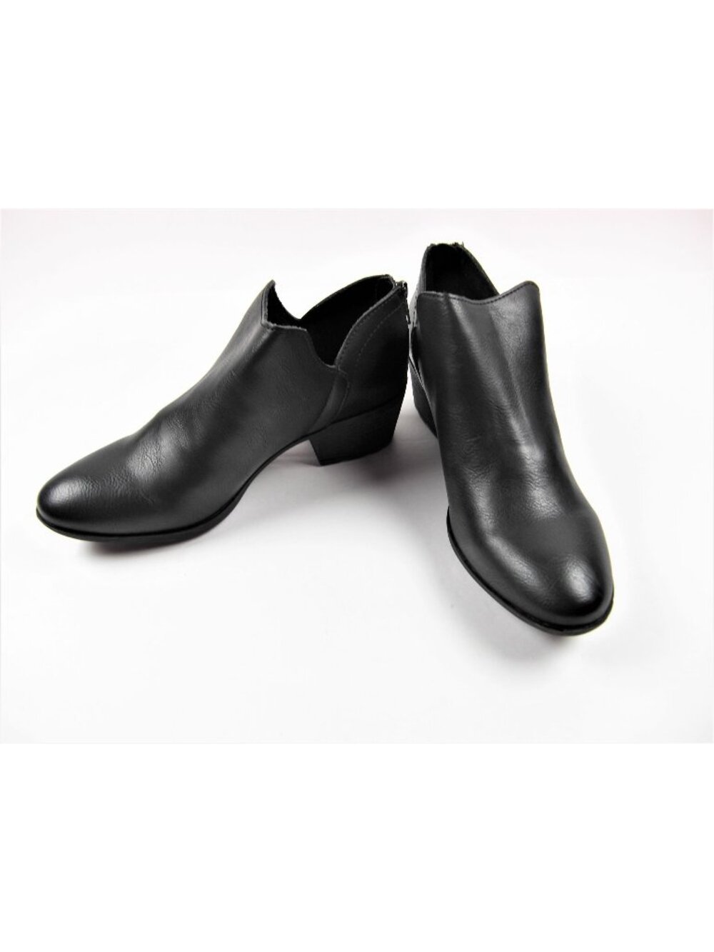 BOC Women's ankle Black Healed Shoes with Zipper in Back size 6.5 New